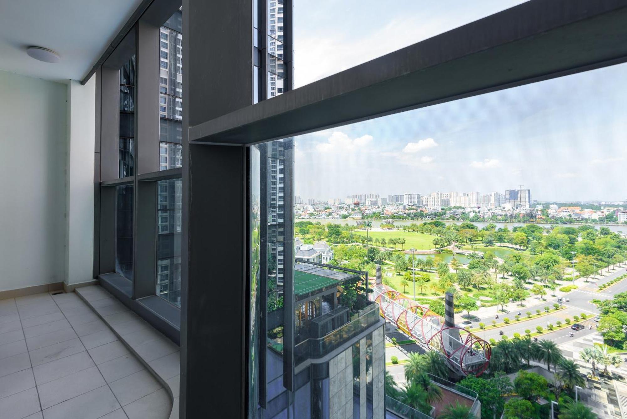 Vinhomes Park Apartment- Landmark Luxury Căn hộ *
